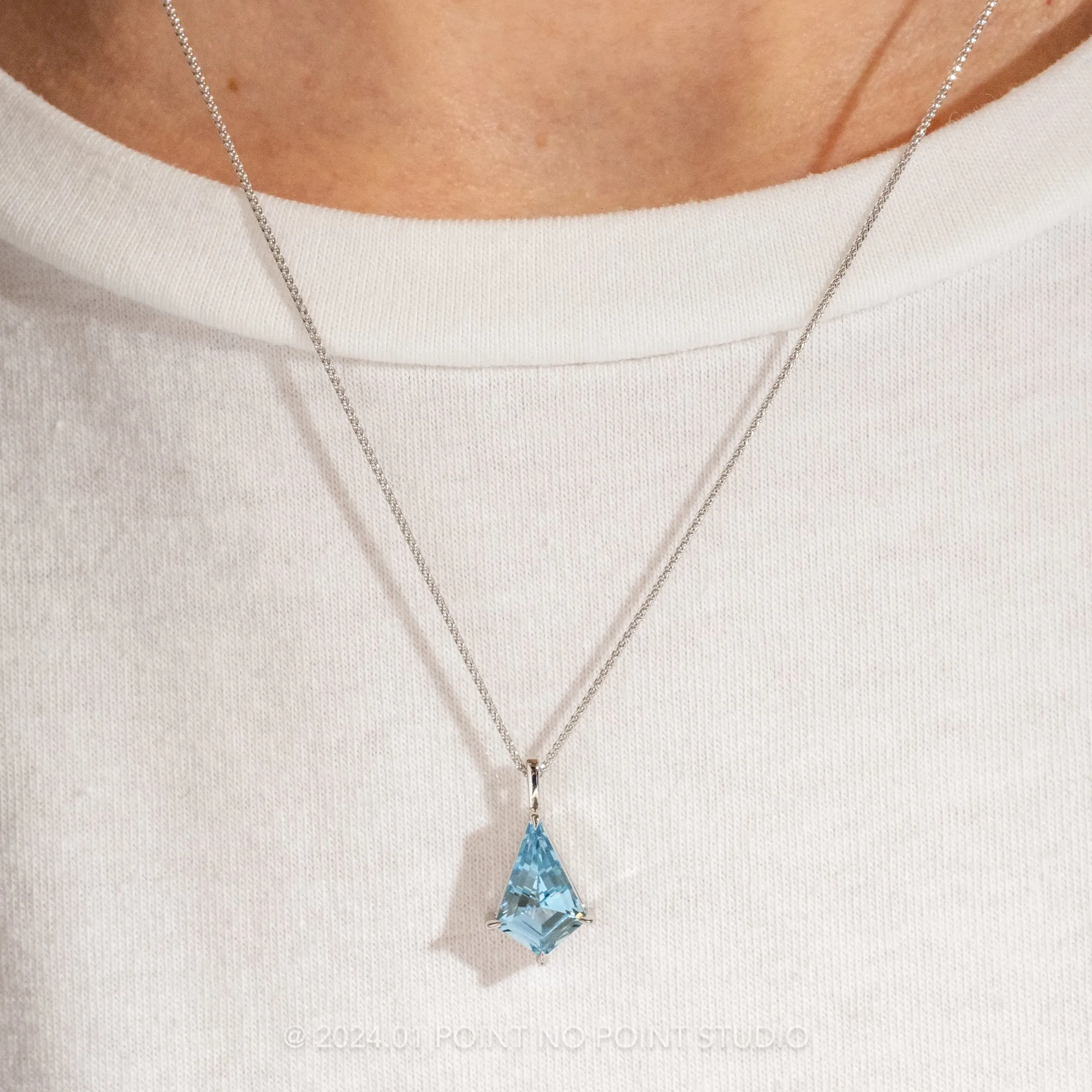 1.88 Carat Kite Aquamarine Necklace, Platinum