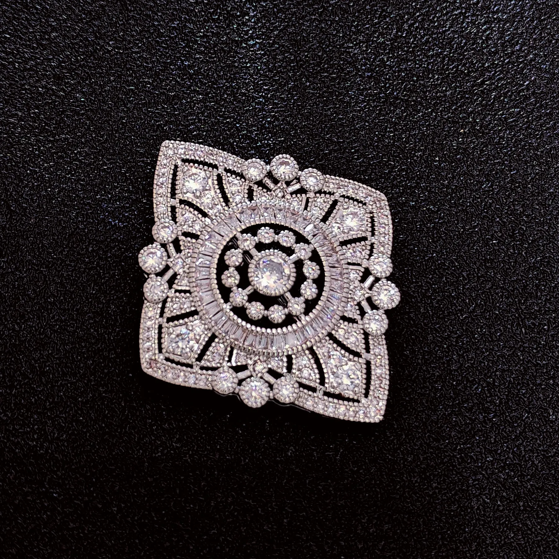 Art Deco Rhombus-Shaped Brooch with Silver Paving Setting – Vintage Court Style – Elegant Retro Brooch for Women