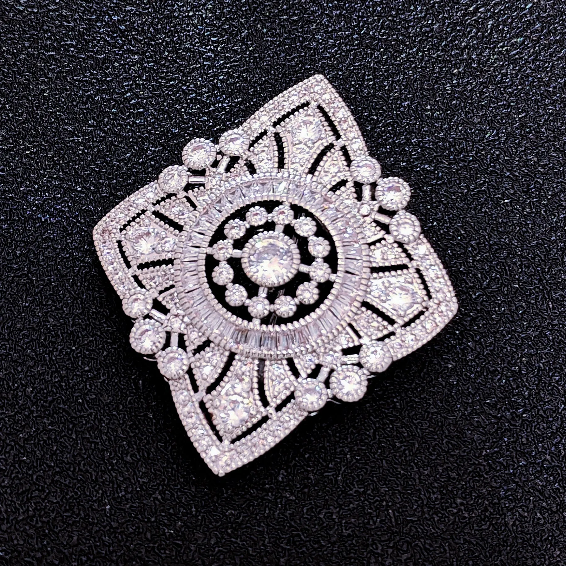 Art Deco Rhombus-Shaped Brooch with Silver Paving Setting – Vintage Court Style – Elegant Retro Brooch for Women