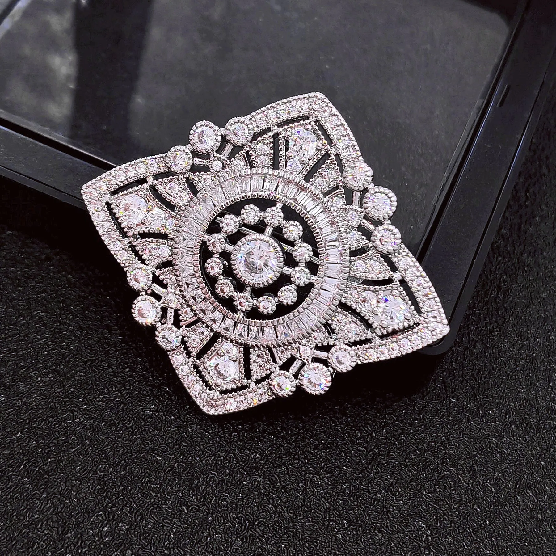 Art Deco Rhombus-Shaped Brooch with Silver Paving Setting – Vintage Court Style – Elegant Retro Brooch for Women