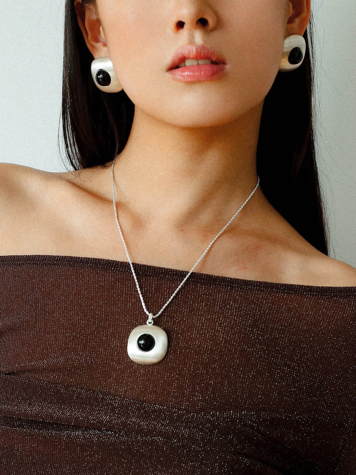 Brushed Geometric Pendant Agate Earrings