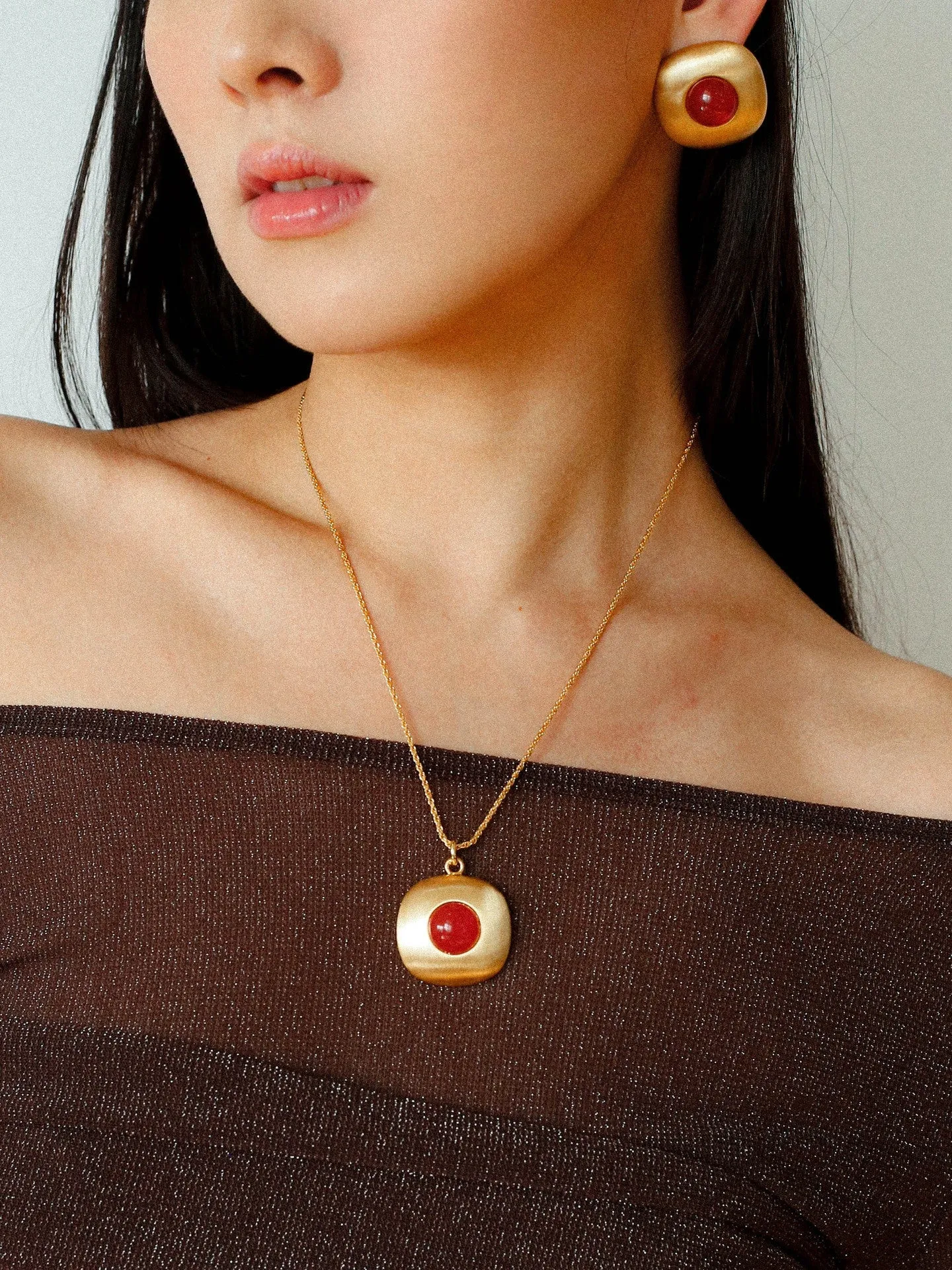 Brushed Geometric Pendant Agate Earrings