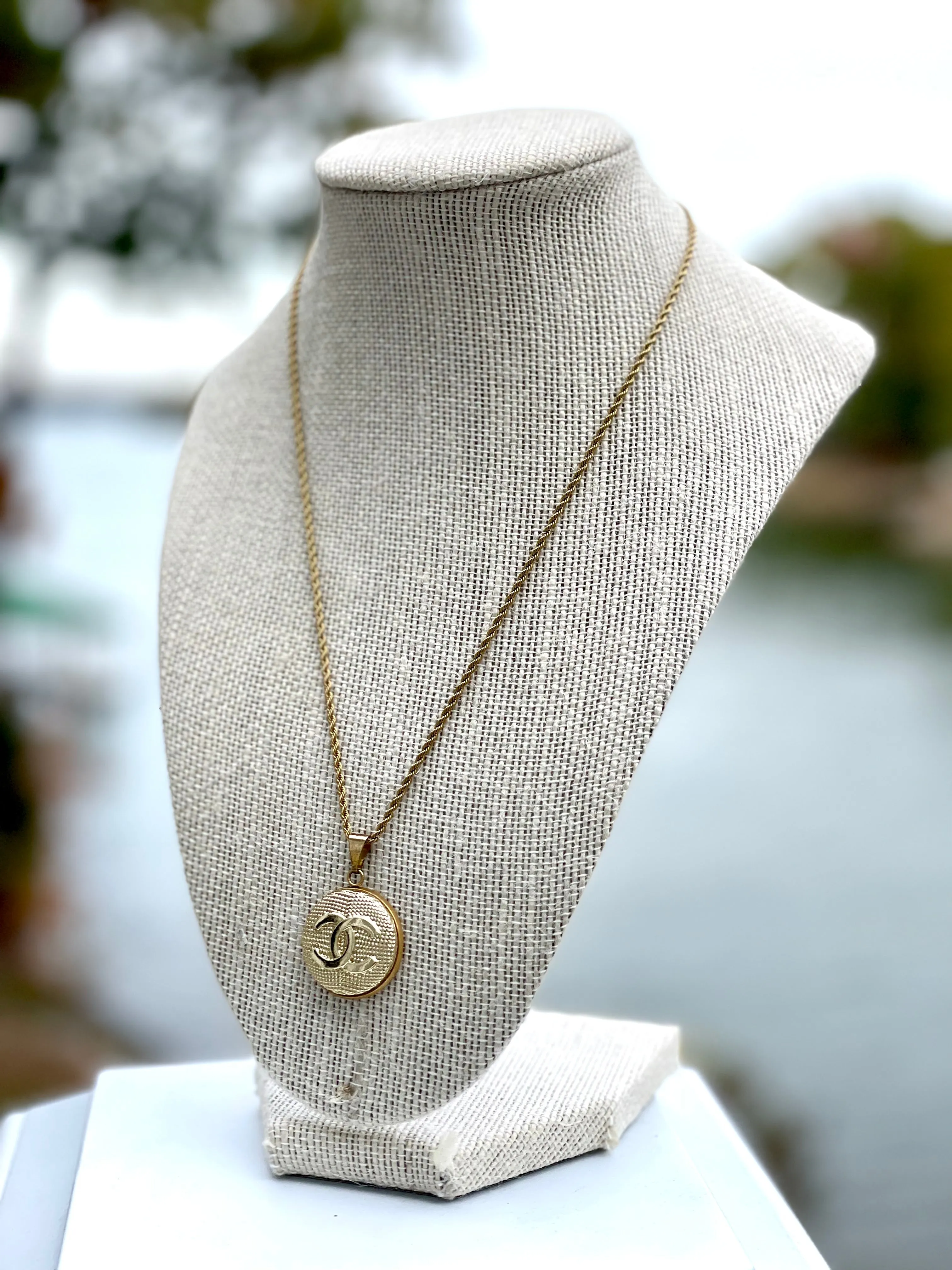 CC Oversized Pendant- GOLD