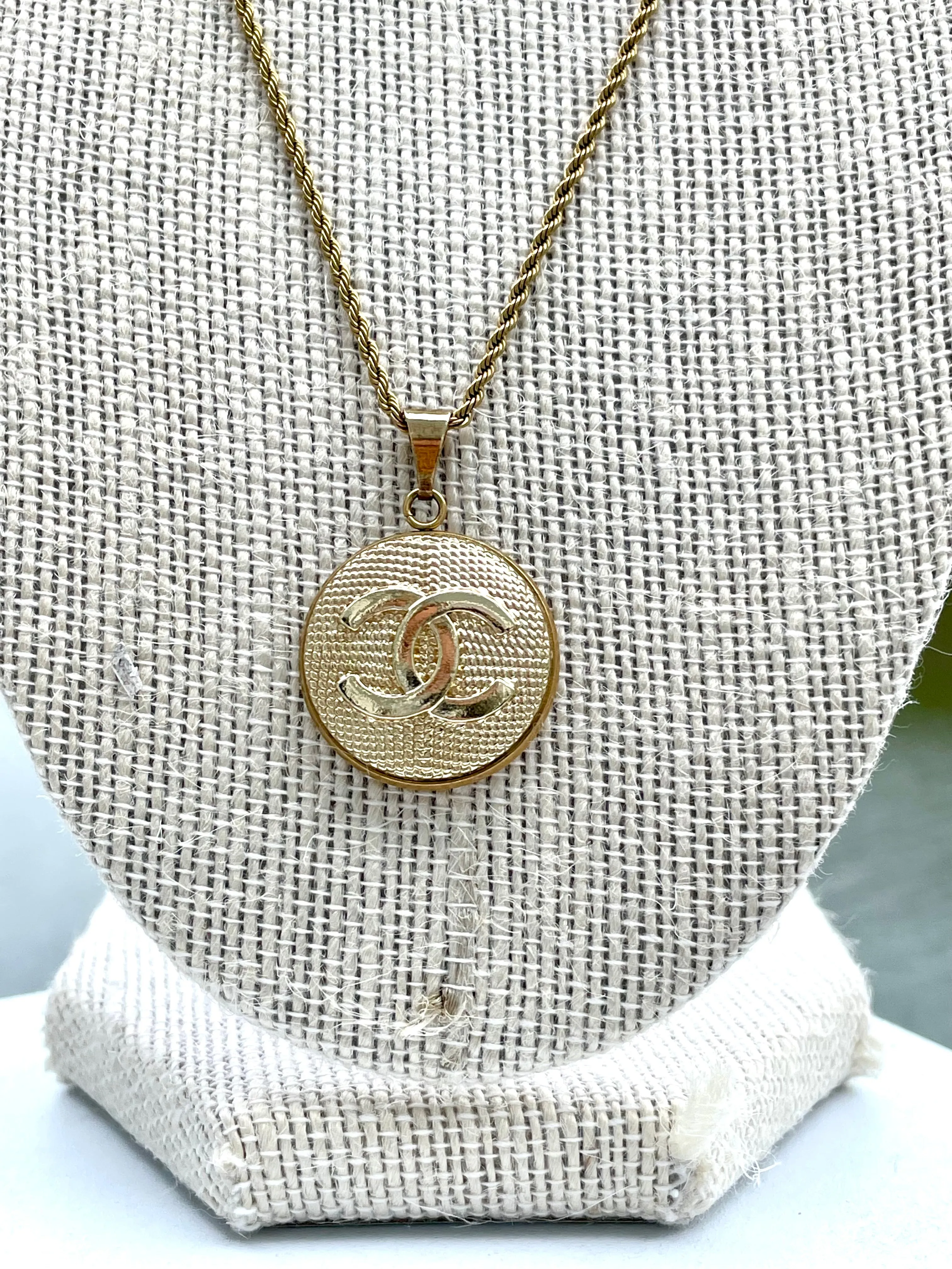 CC Oversized Pendant- GOLD