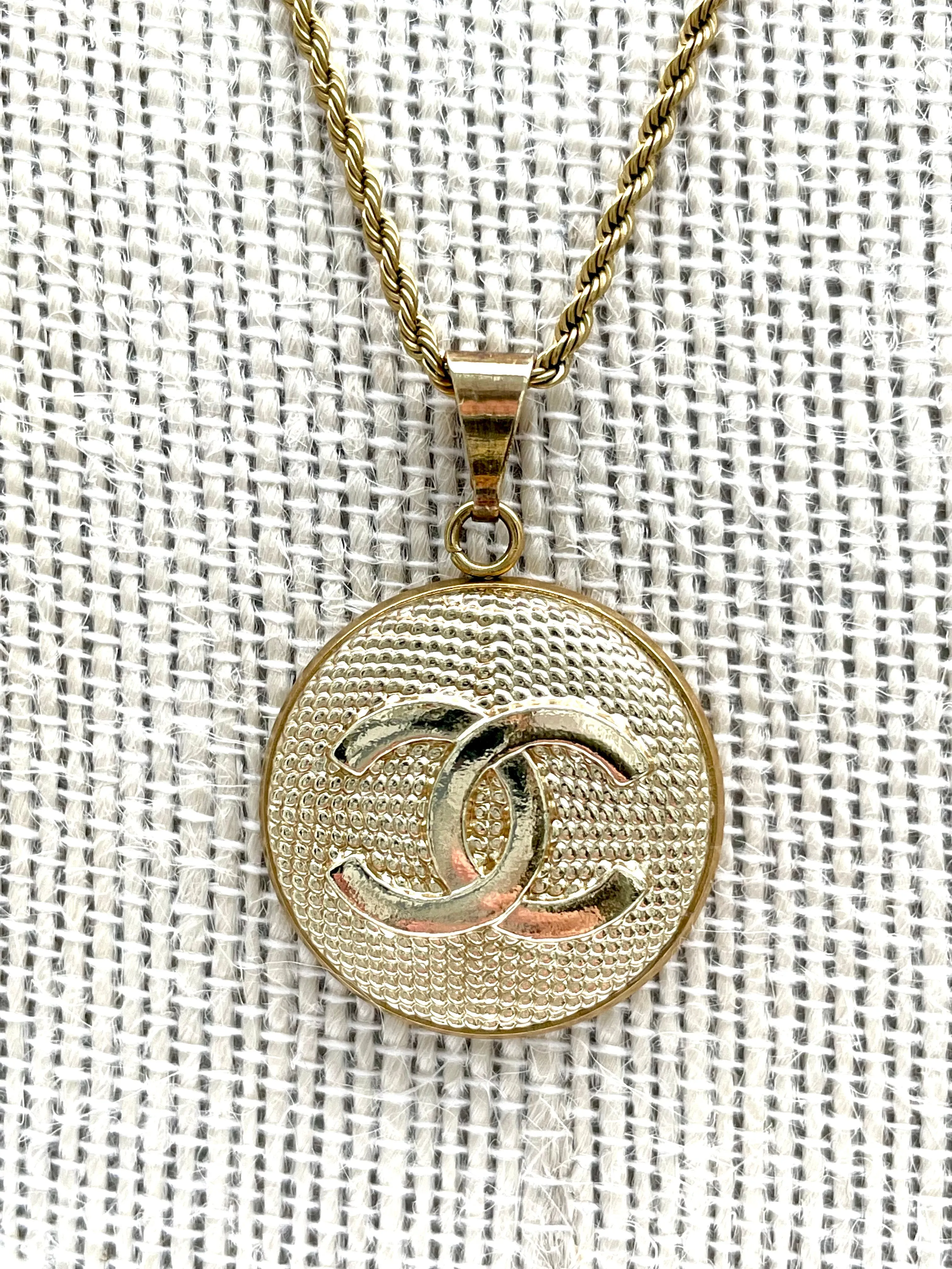 CC Oversized Pendant- GOLD