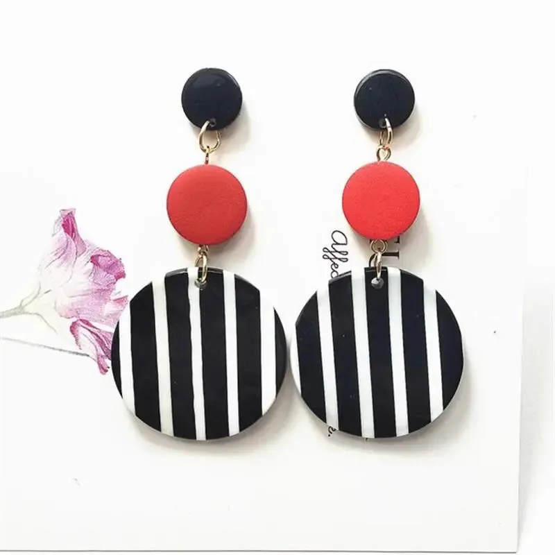 Chic Contrast - Black & White Long Round Earrings