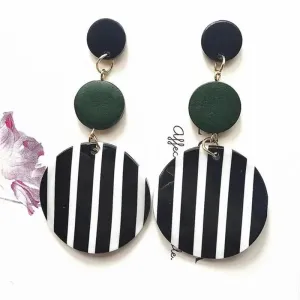 Chic Contrast - Black & White Long Round Earrings
