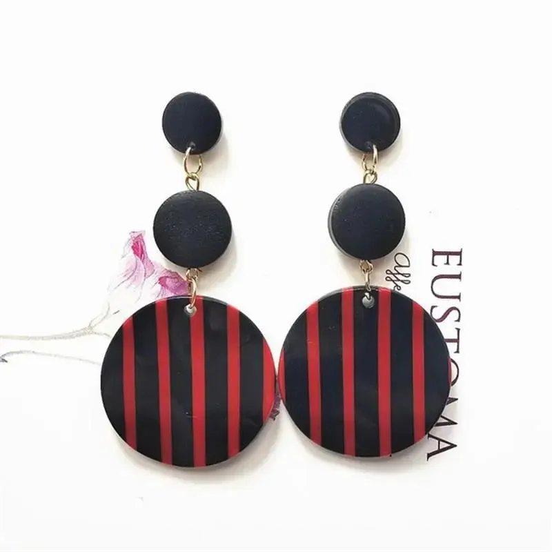 Chic Contrast - Black & White Long Round Earrings