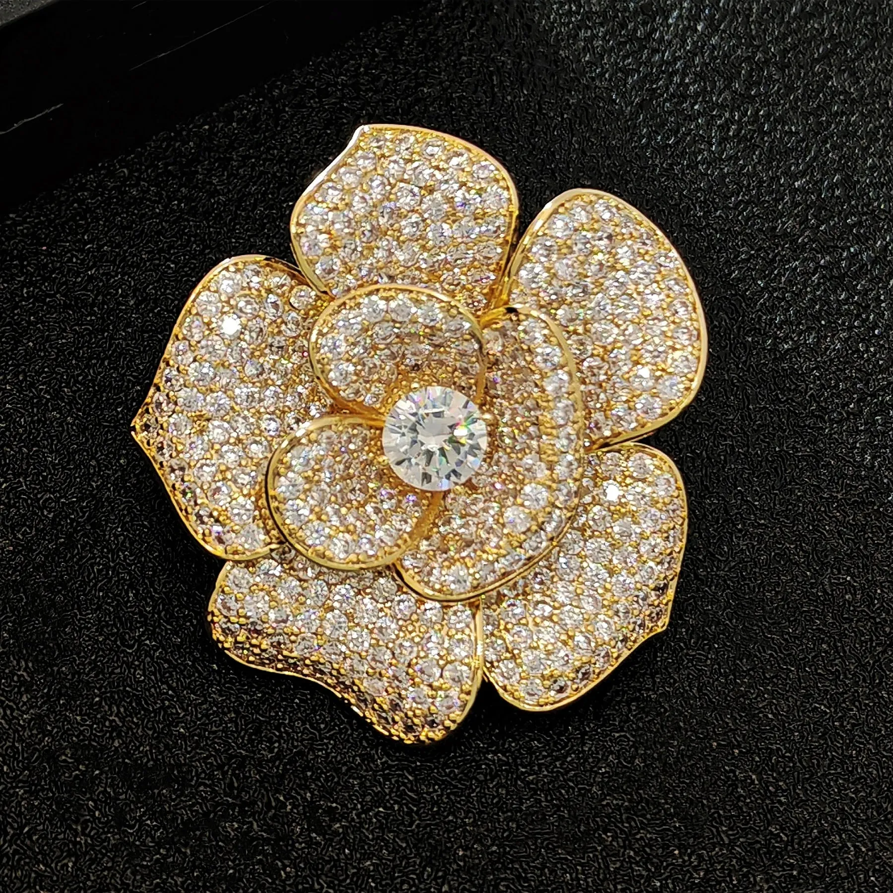 Exquisite Gold - Plated Flower - Shaped CZ Brooch - Perfect for Any Occasion