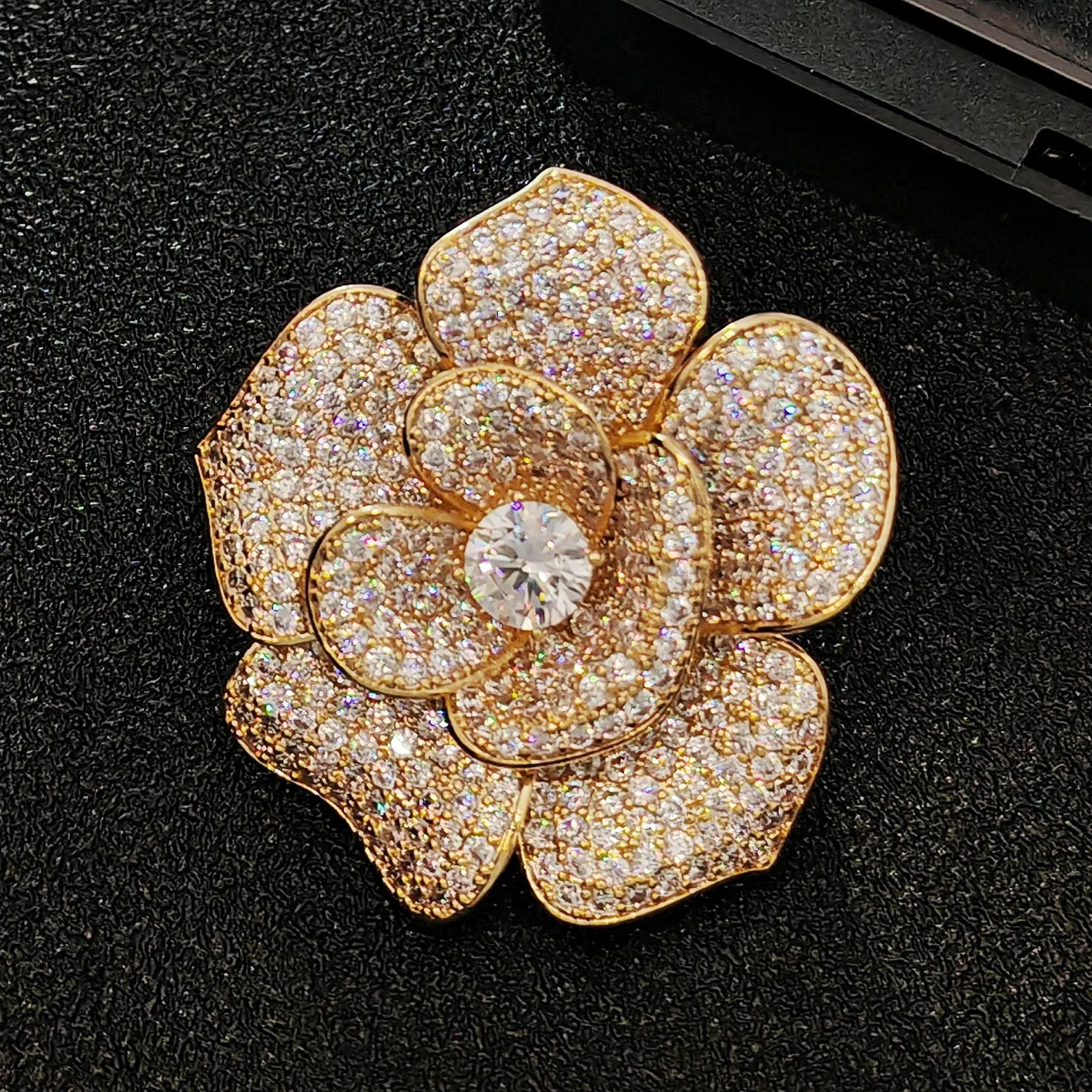 Exquisite Gold - Plated Flower - Shaped CZ Brooch - Perfect for Any Occasion
