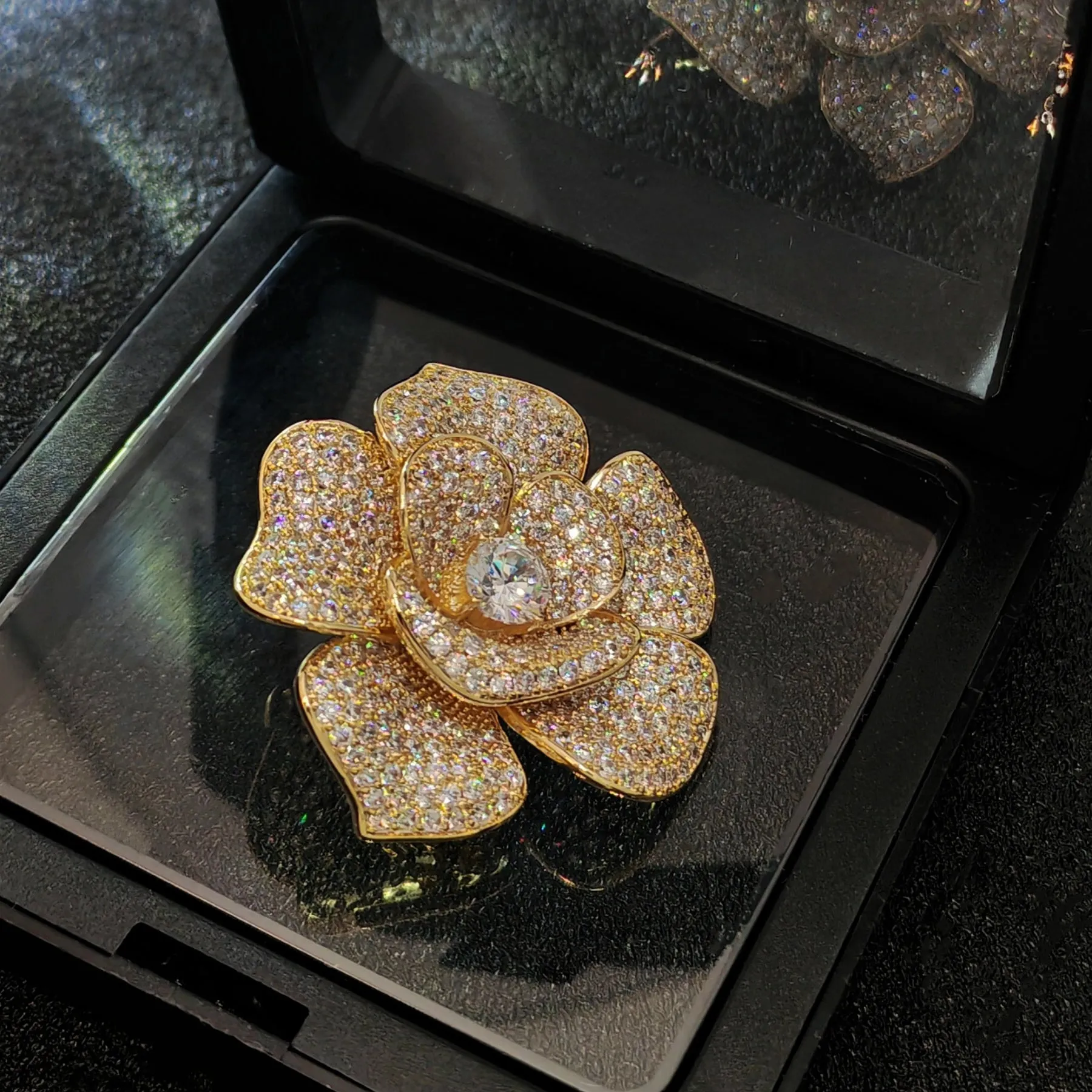 Exquisite Gold - Plated Flower - Shaped CZ Brooch - Perfect for Any Occasion