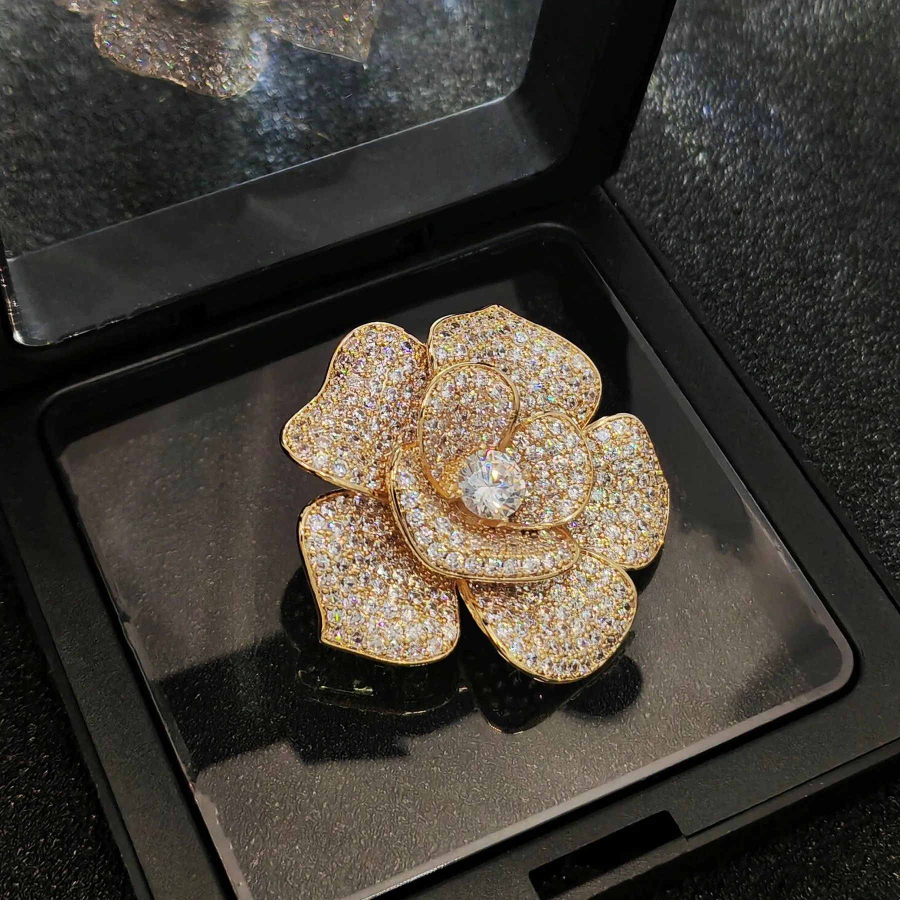 Exquisite Gold - Plated Flower - Shaped CZ Brooch - Perfect for Any Occasion
