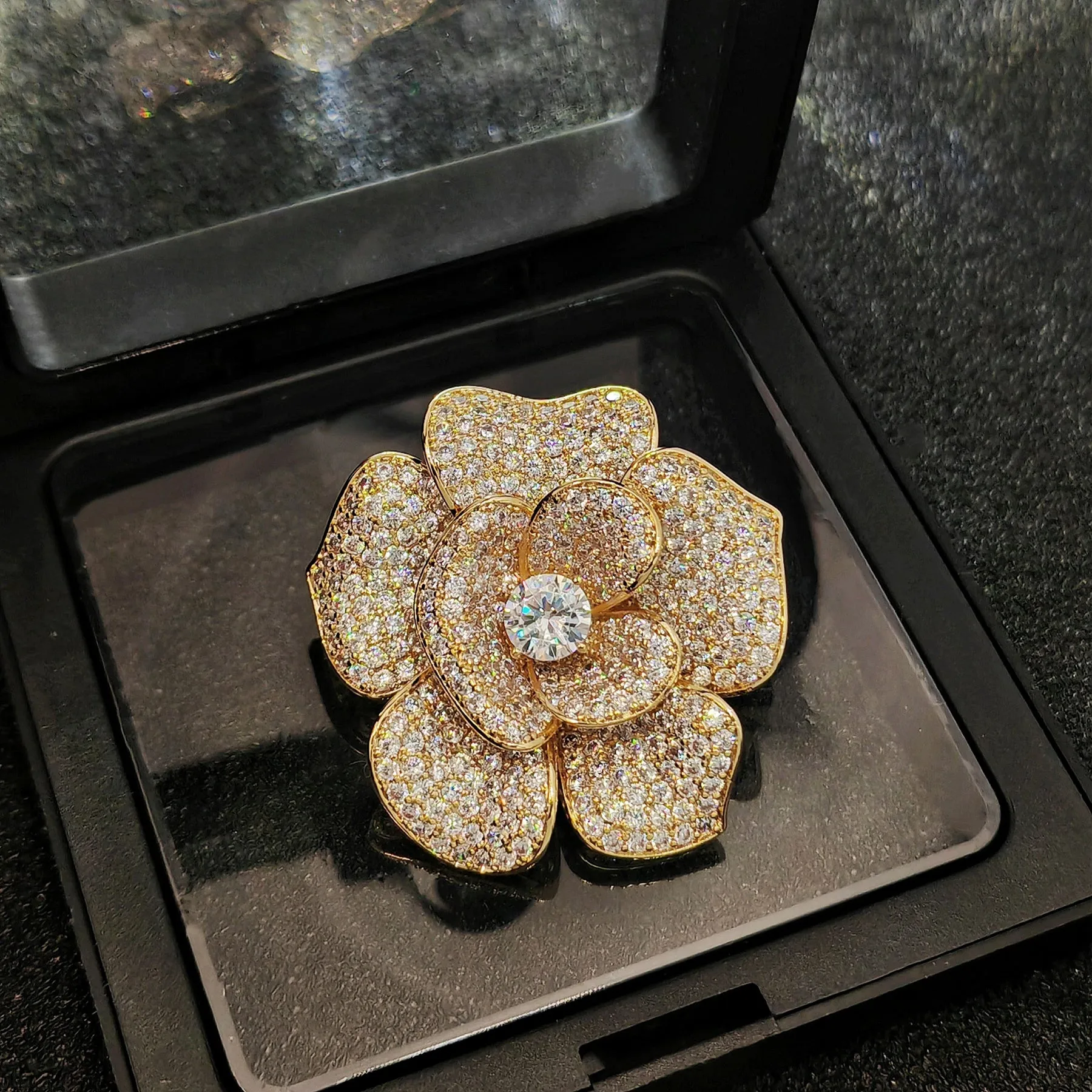 Exquisite Gold - Plated Flower - Shaped CZ Brooch - Perfect for Any Occasion