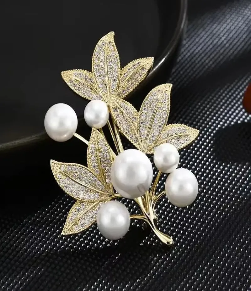 Exquisite Purple Lavender Brooch Women'S Brooches Crystal Rhinestone Bouquet Pins Clothing Coat Luxury Jewelry Girl Gift