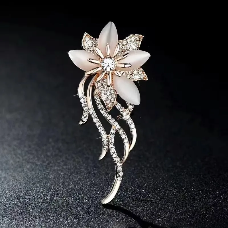 Exquisite Purple Lavender Brooch Women'S Brooches Crystal Rhinestone Bouquet Pins Clothing Coat Luxury Jewelry Girl Gift