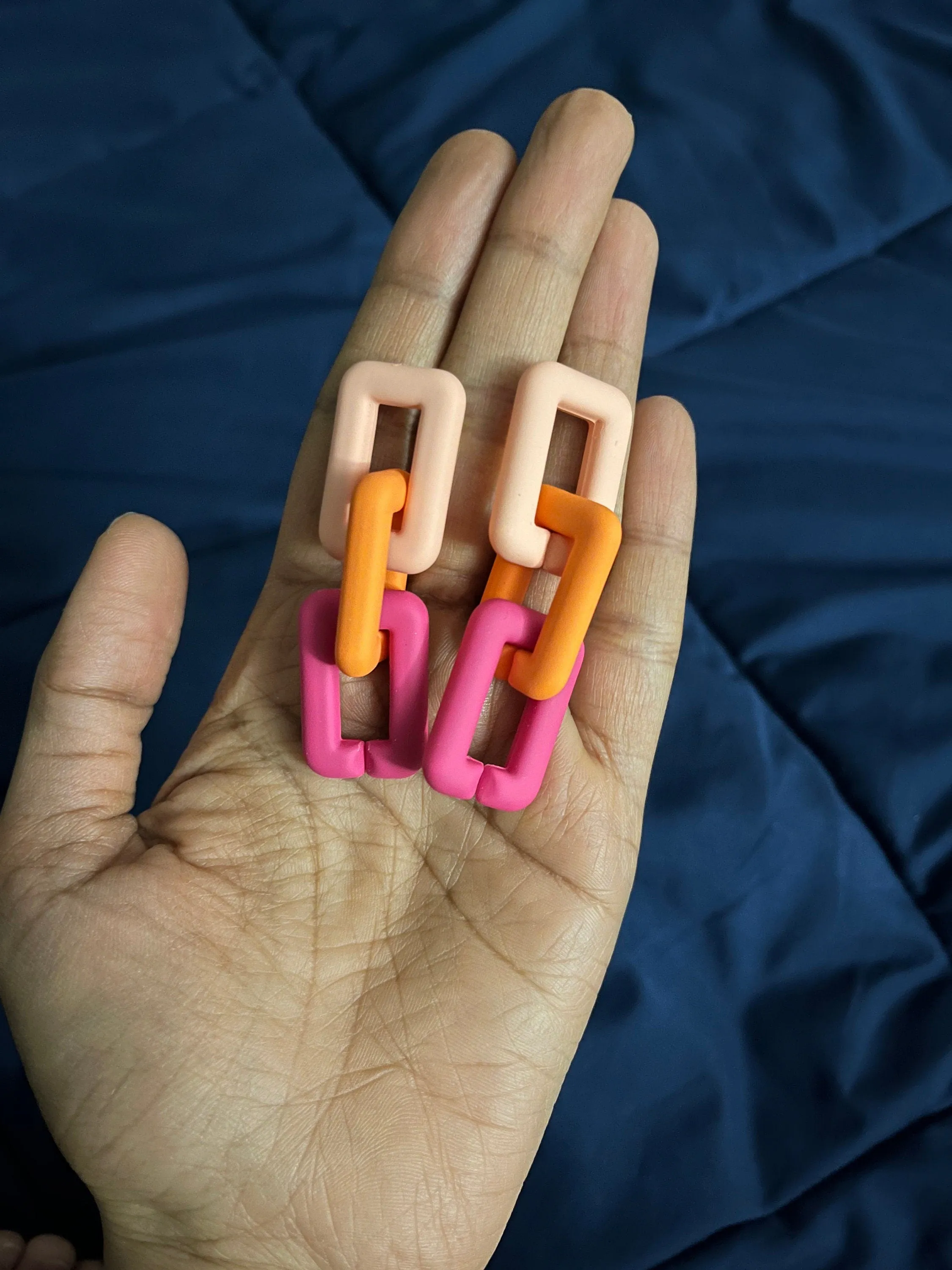 Hot pink orange earrings , pink orange acrylic earrings , fuchsia earrings , fuchsia acrylic chain  , chunky pink , statement earrings