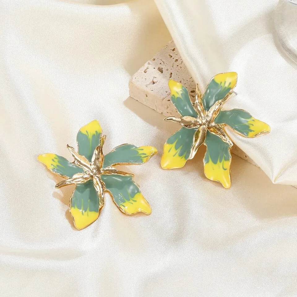 IRIS OVERSIZED STUDS