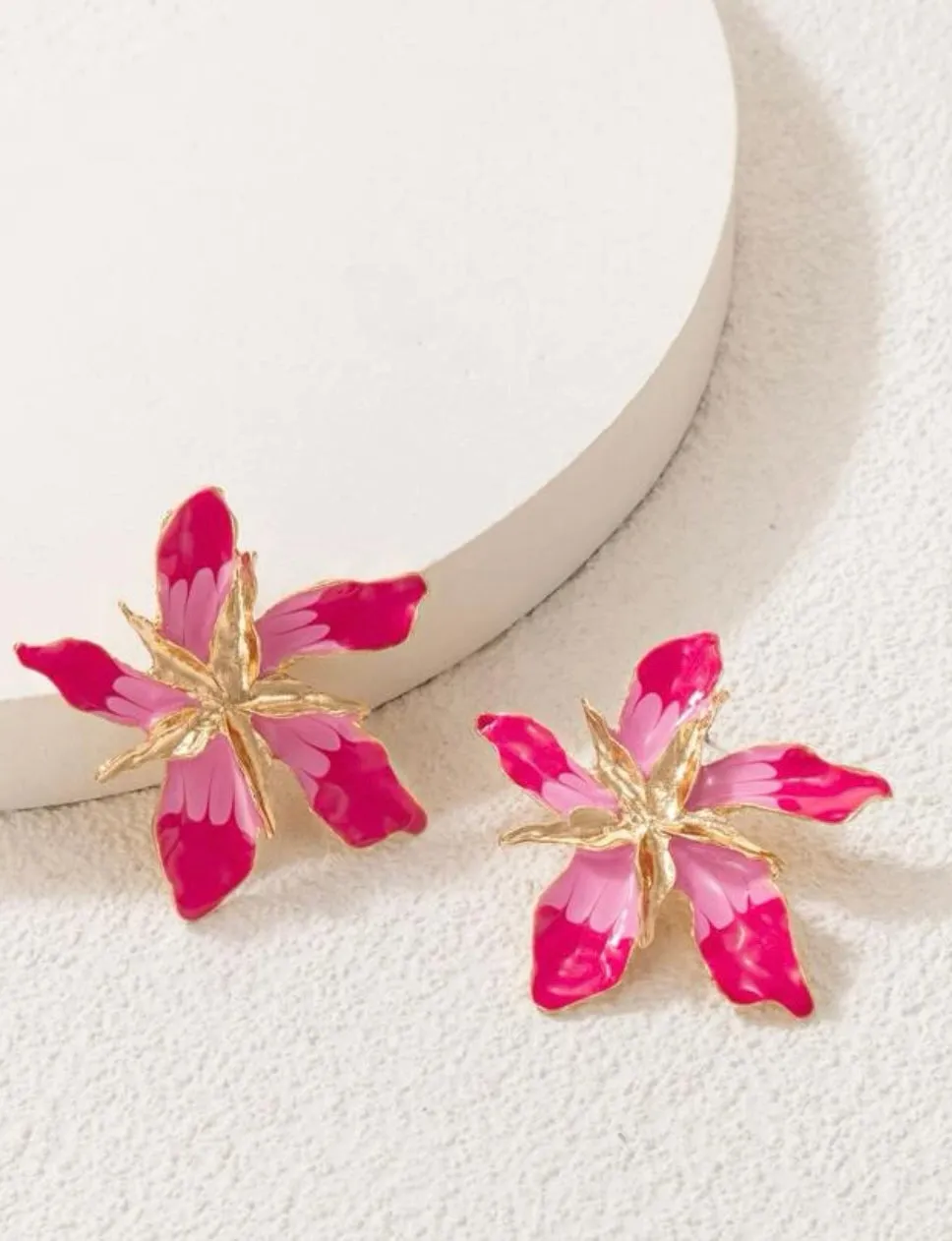 IRIS OVERSIZED STUDS