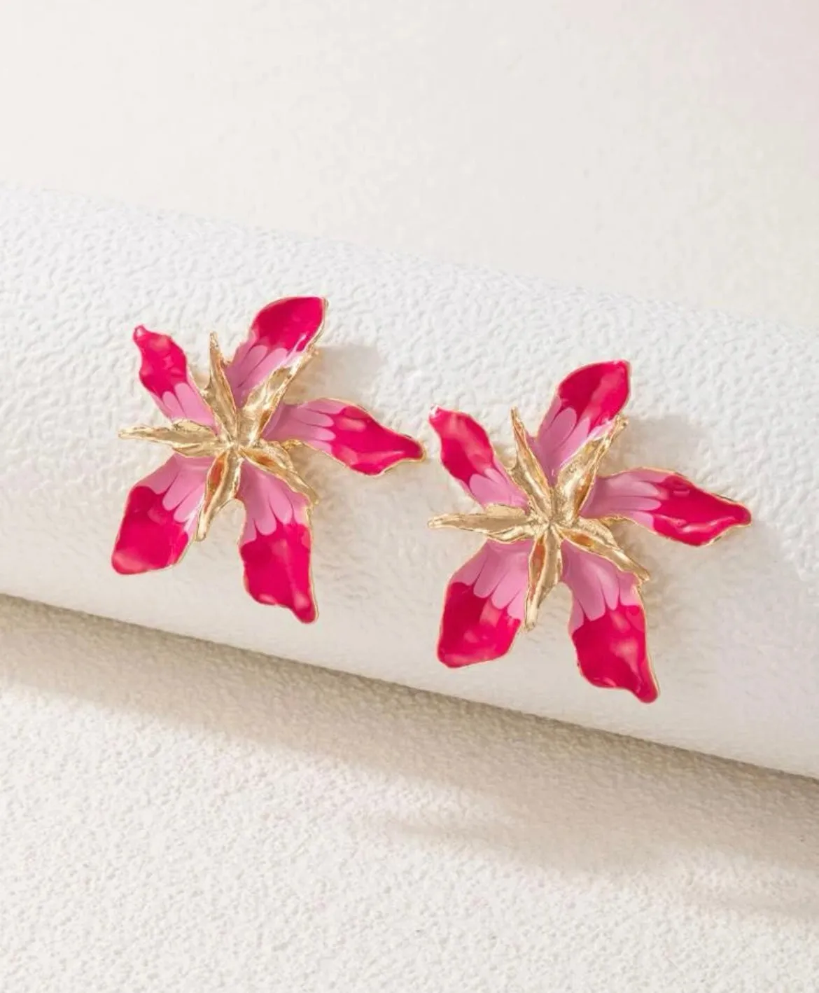 IRIS OVERSIZED STUDS