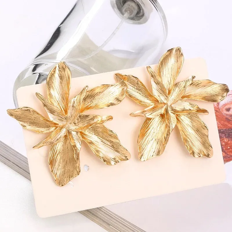 IRIS OVERSIZED STUDS