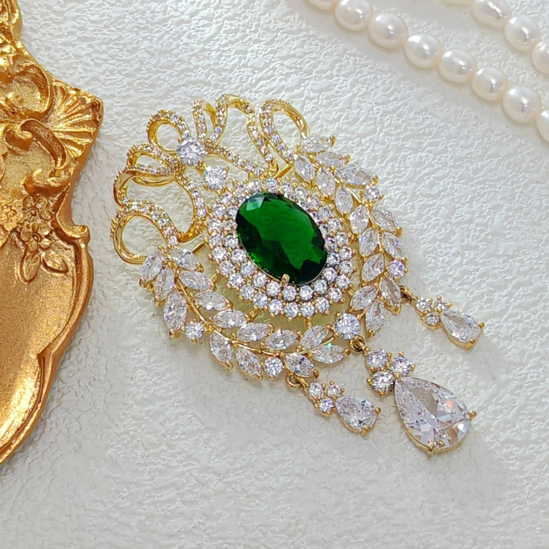 Jewelblings Fantastic Vintage Ribbon & Wheat Green Oval Stone Art Deco Broaches with Triple Drop Queen Jewelry for Formal Event Occasion