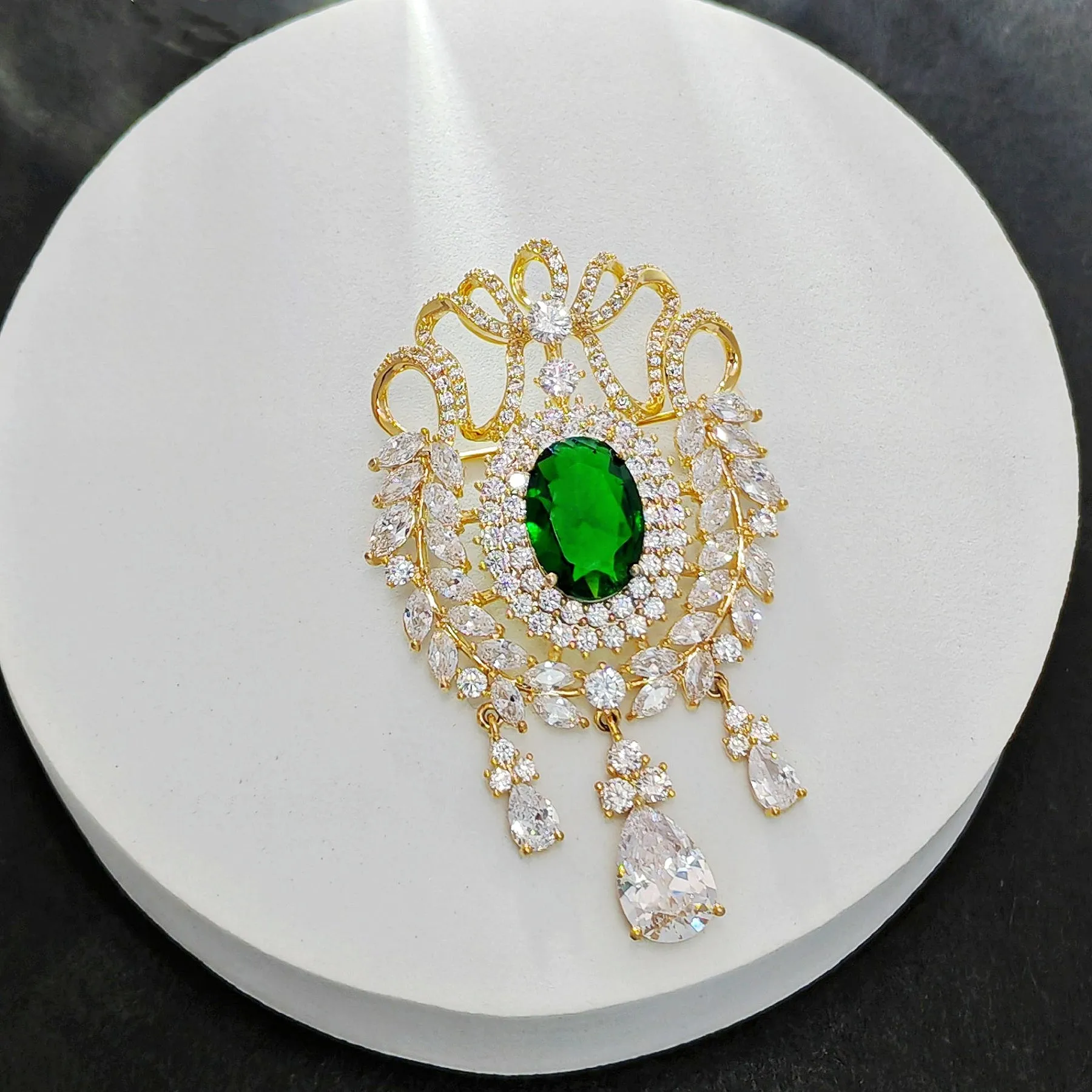 Jewelblings Fantastic Vintage Ribbon & Wheat Green Oval Stone Art Deco Broaches with Triple Drop Queen Jewelry for Formal Event Occasion