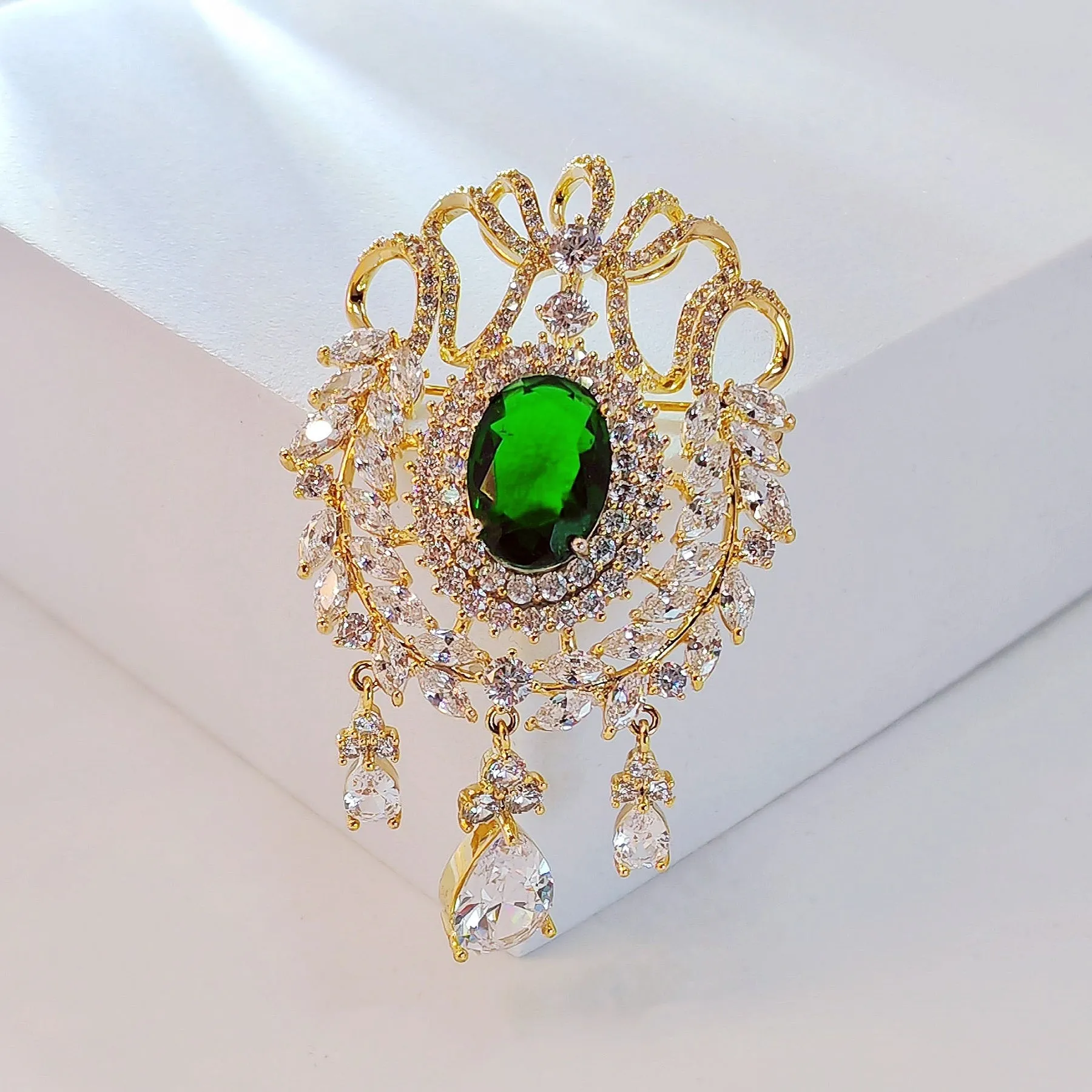 Jewelblings Fantastic Vintage Ribbon & Wheat Green Oval Stone Art Deco Broaches with Triple Drop Queen Jewelry for Formal Event Occasion
