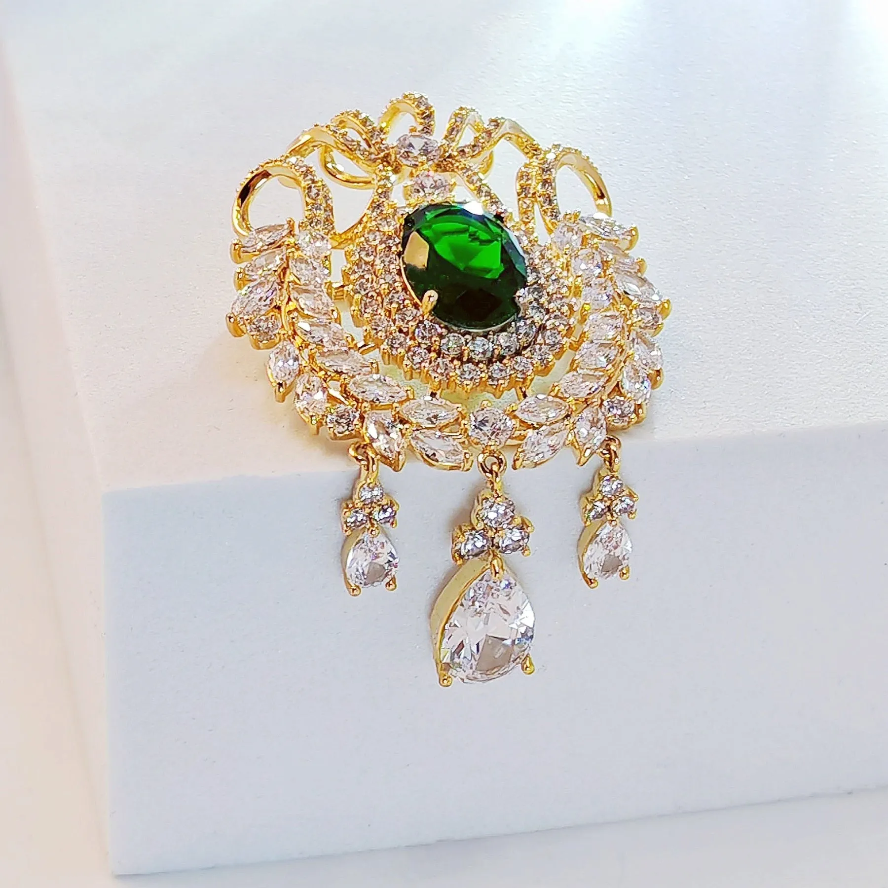 Jewelblings Fantastic Vintage Ribbon & Wheat Green Oval Stone Art Deco Broaches with Triple Drop Queen Jewelry for Formal Event Occasion