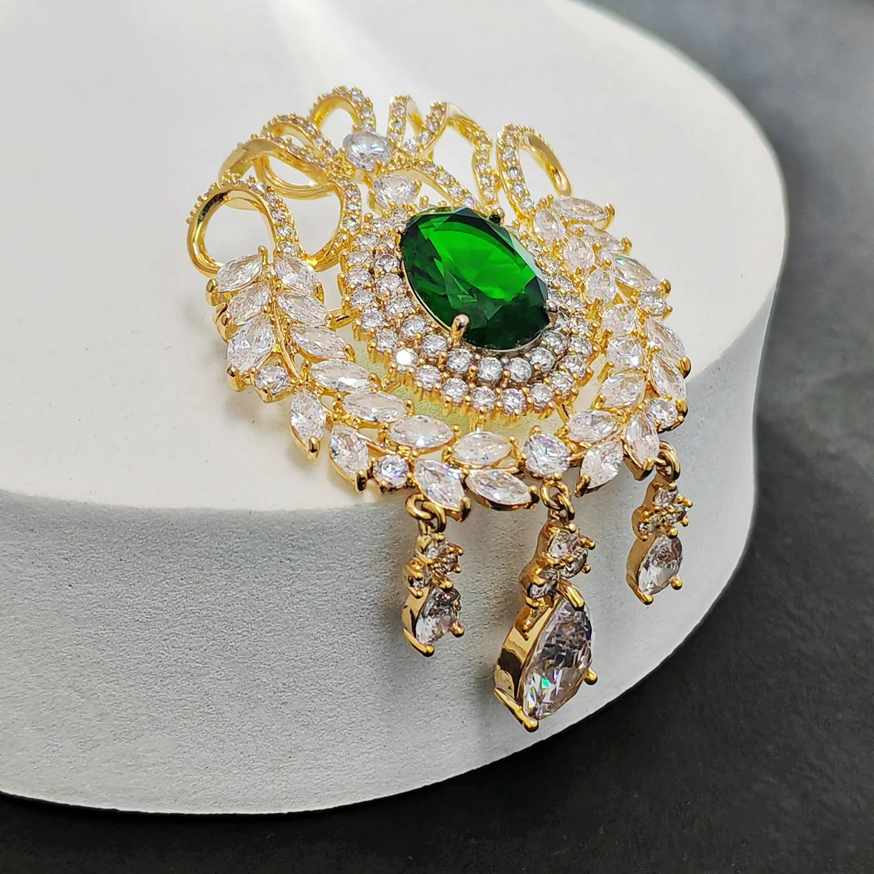 Jewelblings Fantastic Vintage Ribbon & Wheat Green Oval Stone Art Deco Broaches with Triple Drop Queen Jewelry for Formal Event Occasion