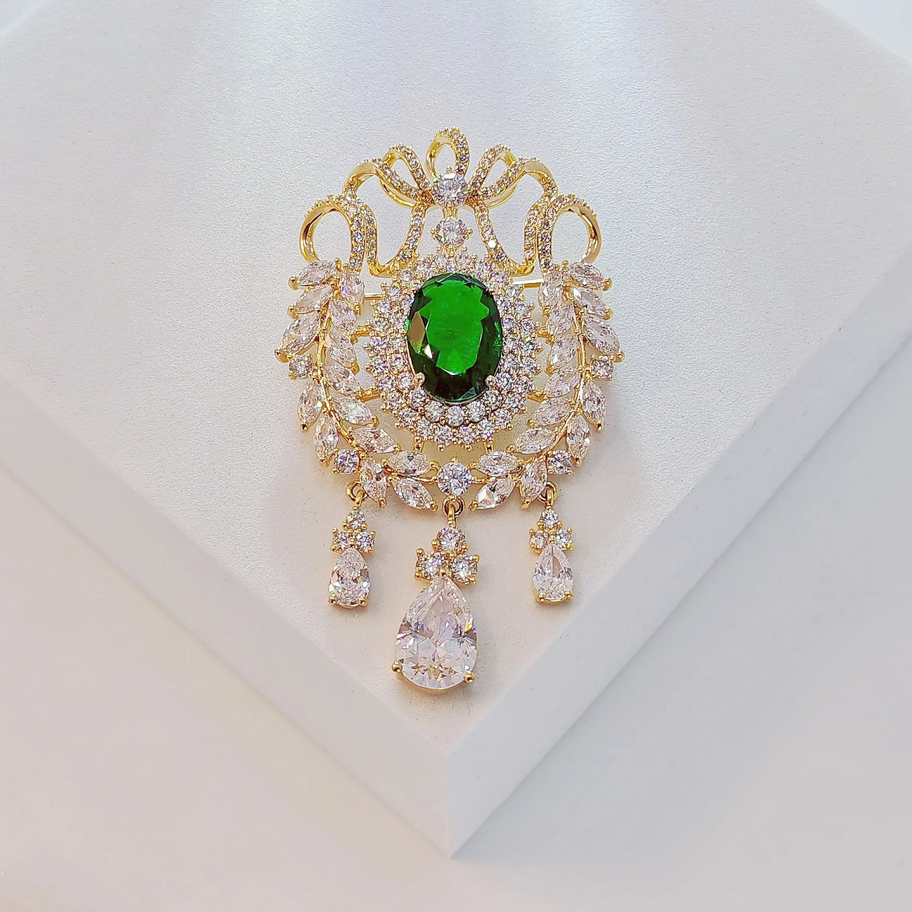 Jewelblings Fantastic Vintage Ribbon & Wheat Green Oval Stone Art Deco Broaches with Triple Drop Queen Jewelry for Formal Event Occasion