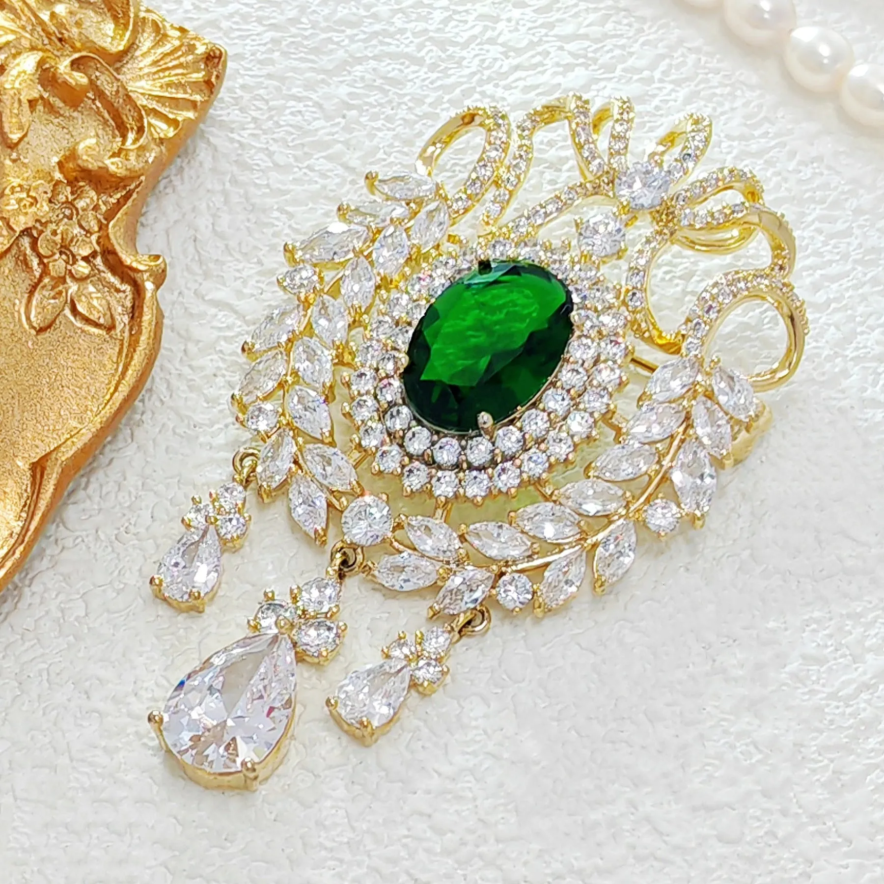 Jewelblings Fantastic Vintage Ribbon & Wheat Green Oval Stone Art Deco Broaches with Triple Drop Queen Jewelry for Formal Event Occasion