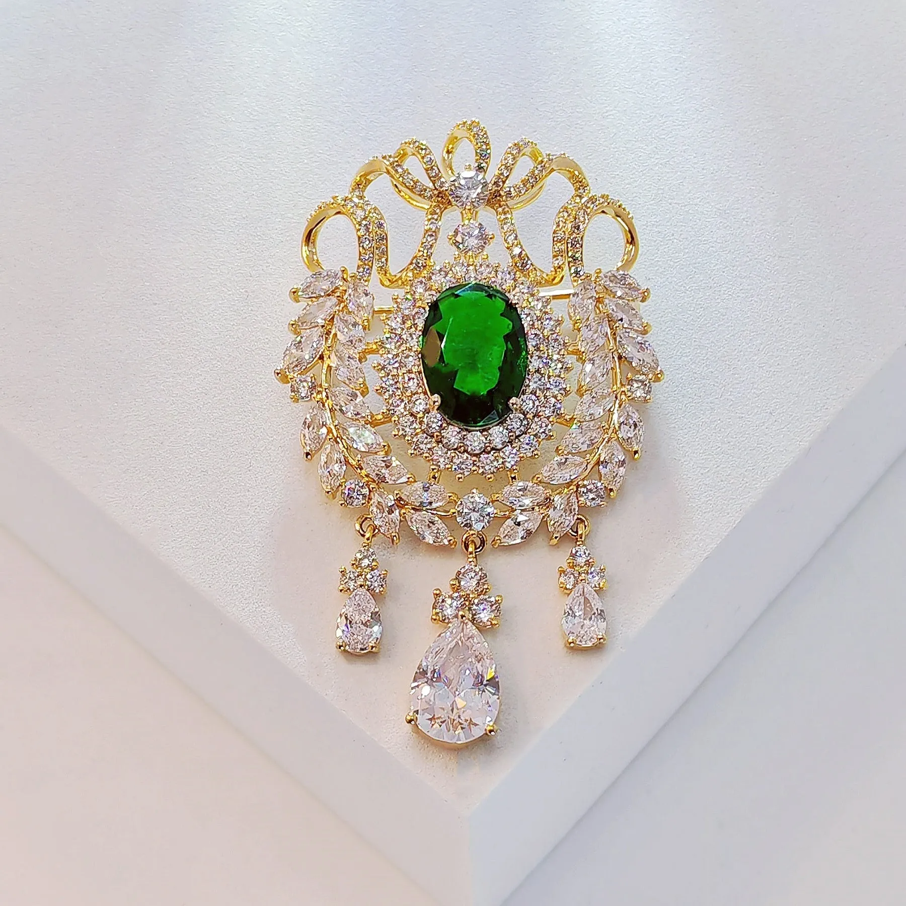 Jewelblings Fantastic Vintage Ribbon & Wheat Green Oval Stone Art Deco Broaches with Triple Drop Queen Jewelry for Formal Event Occasion
