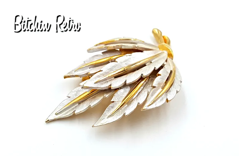 JJ Vintage Pin With Silvery White Frosted Leaves and Wintry Style
