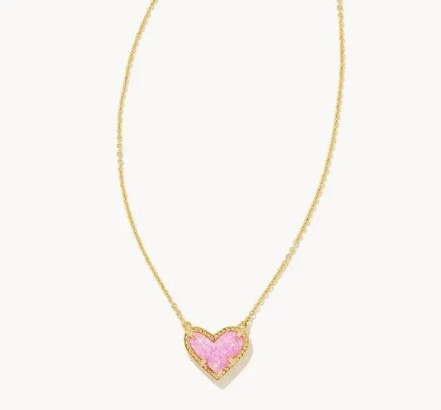 Kendra Scott Ari Heart Pendant In Gold