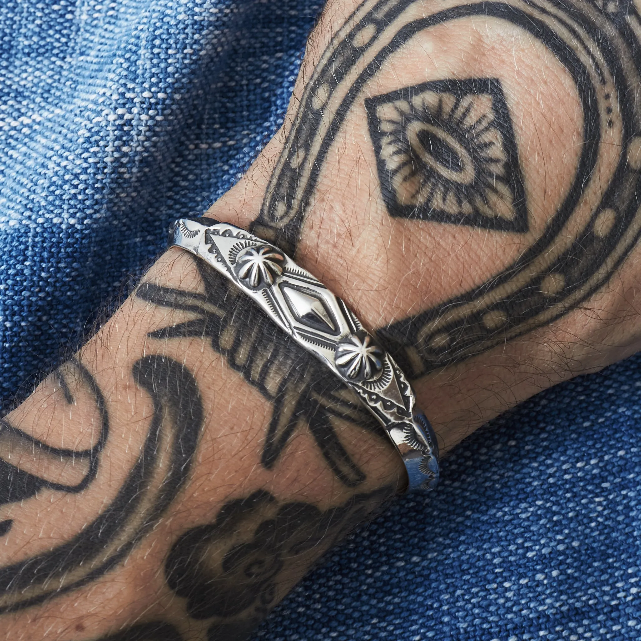 Larry Smith Flat Diamond Triangle Bracelet (2 Shells) BR-0164