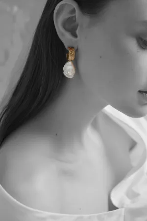 MARINA HOOPS IN KESHI PEARL