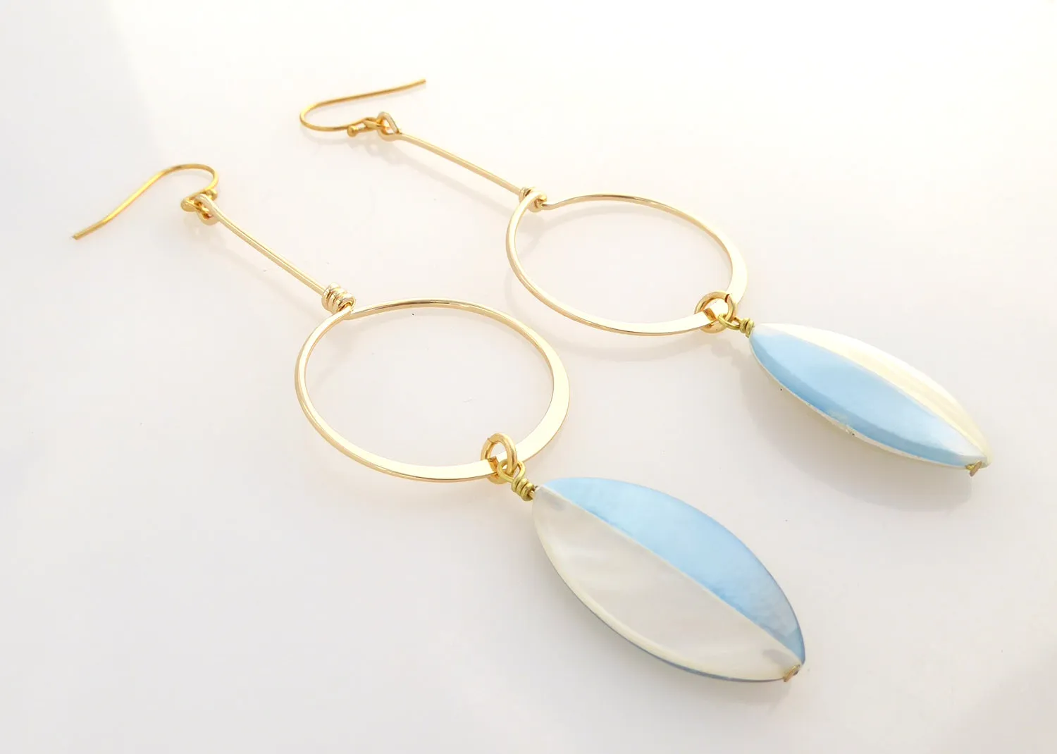 Nahla shell earrings in blue