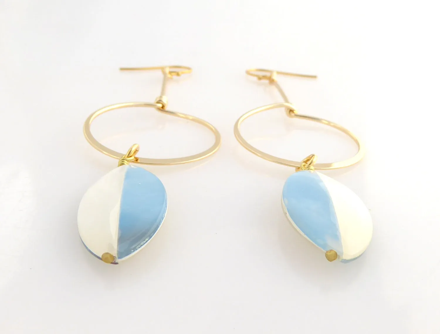 Nahla shell earrings in blue