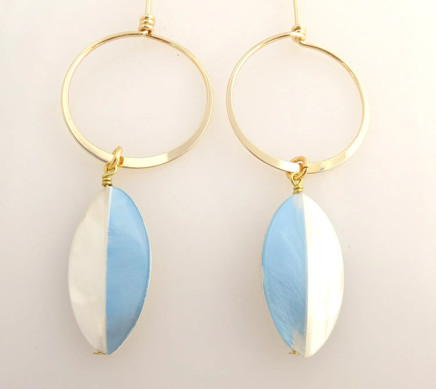 Nahla shell earrings in blue