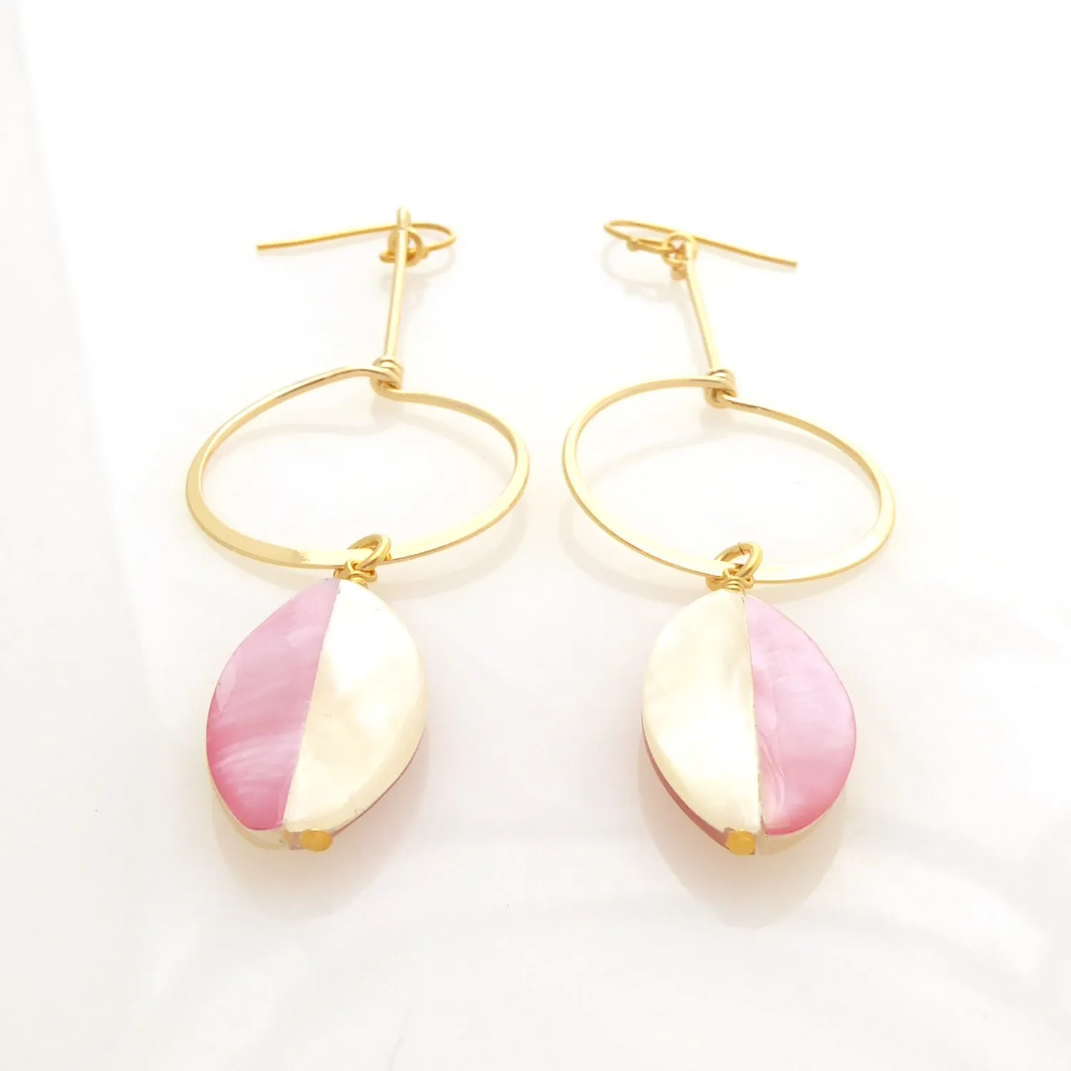 Nahla shell earrings in pink