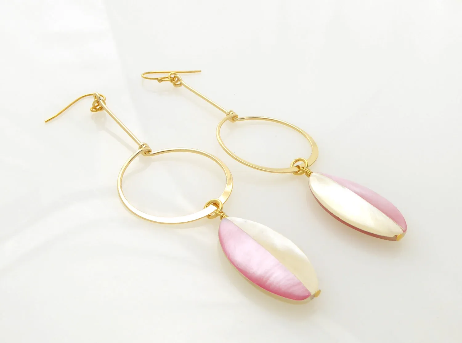 Nahla shell earrings in pink