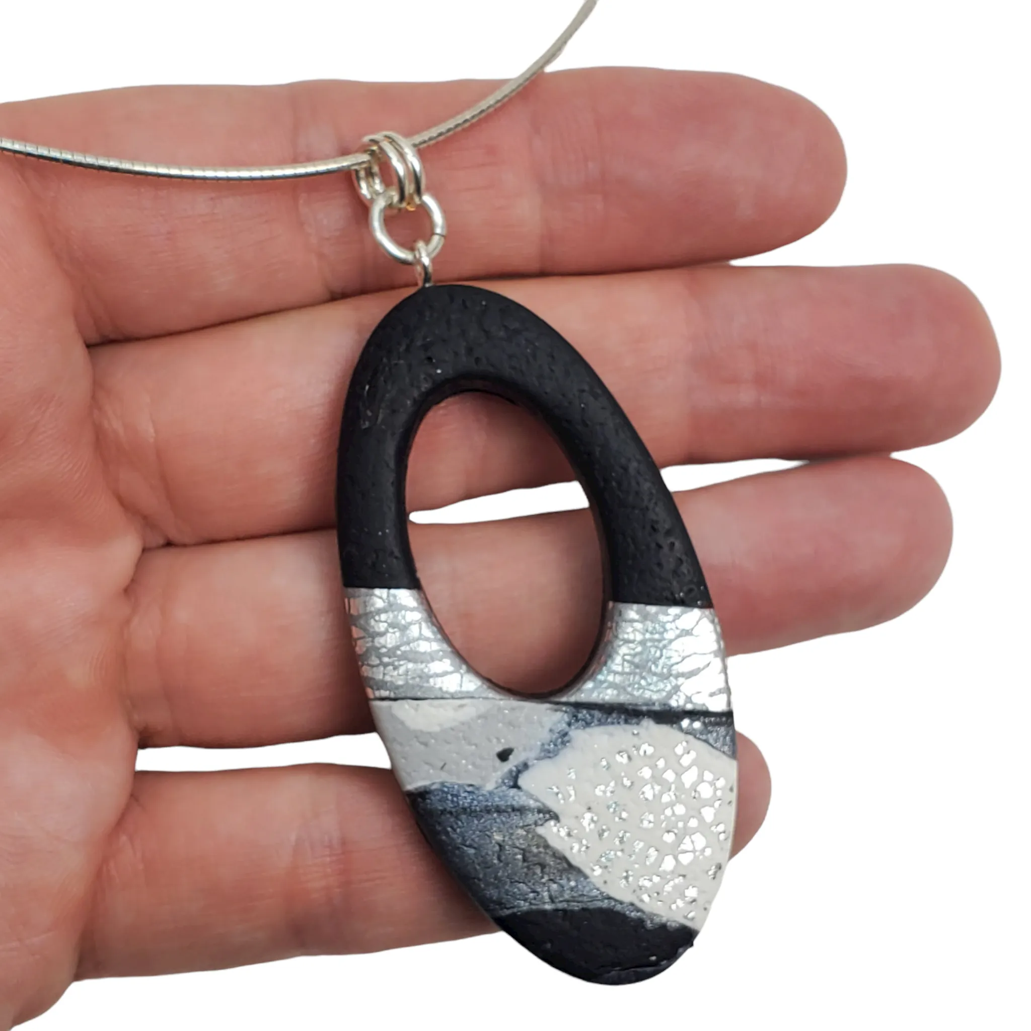 Oval Donut Cutout Pendant - Calacatta