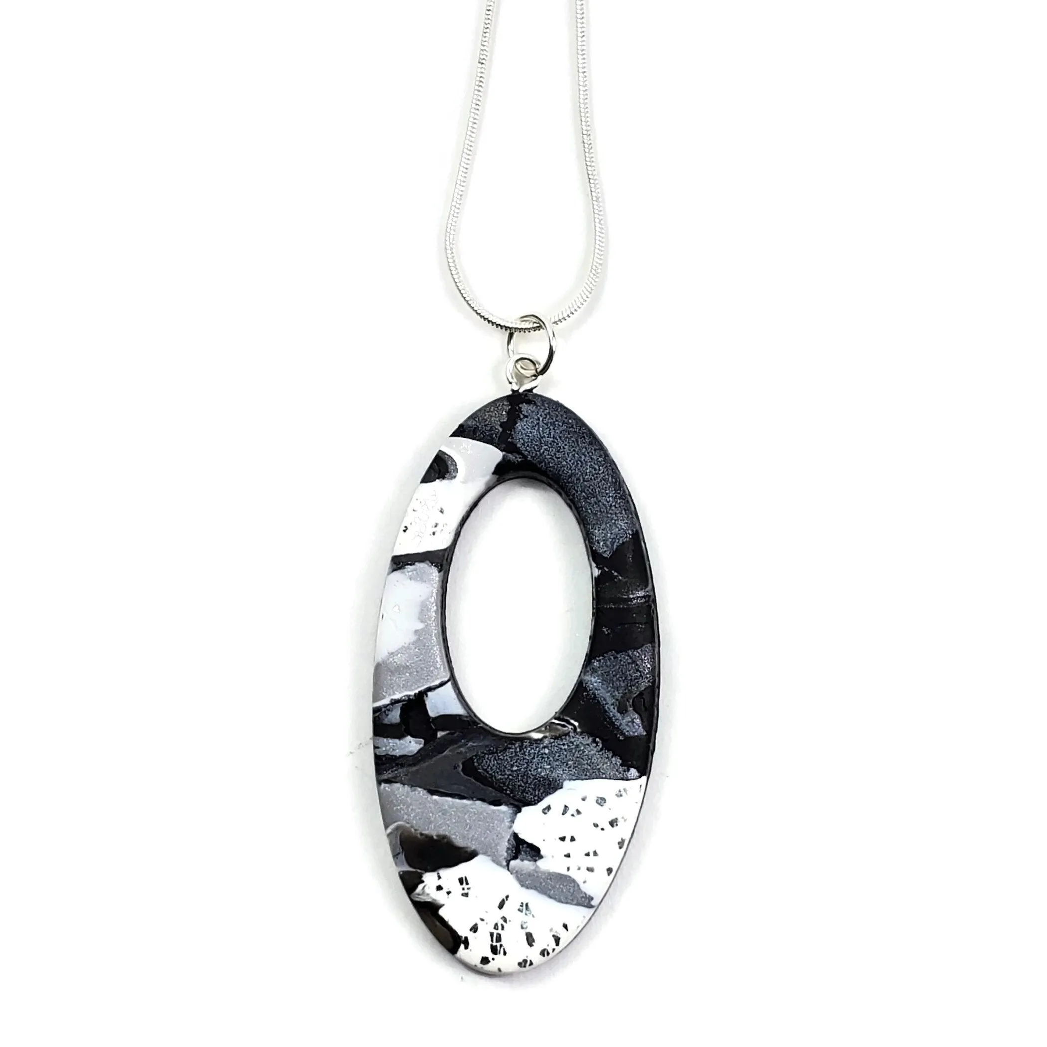 Oval Donut Cutout Pendant - Calacatta
