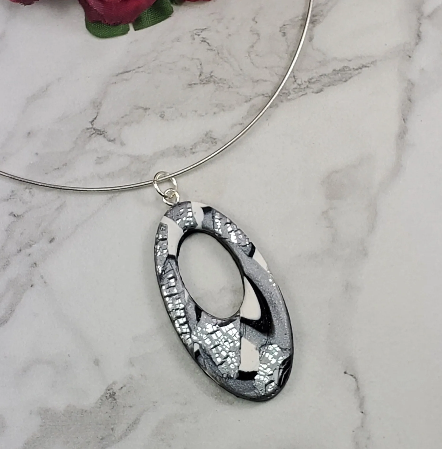 Oval Donut Cutout Pendant - Calacatta