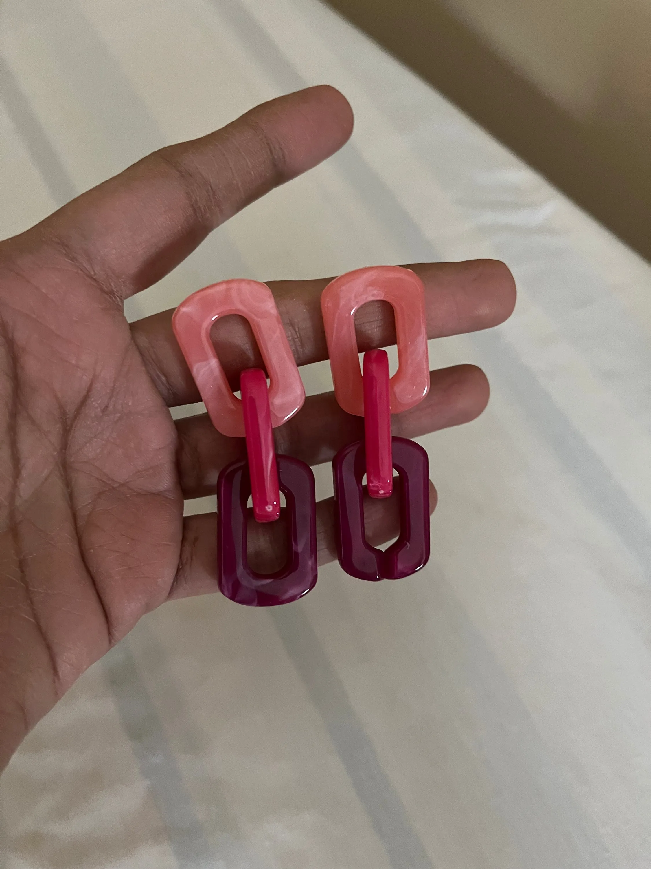 pink acrylic earrings , Big pink chain earring , fuchsia earrings , fuchsia acrylic chain earrings , chunky pink earrings , statement