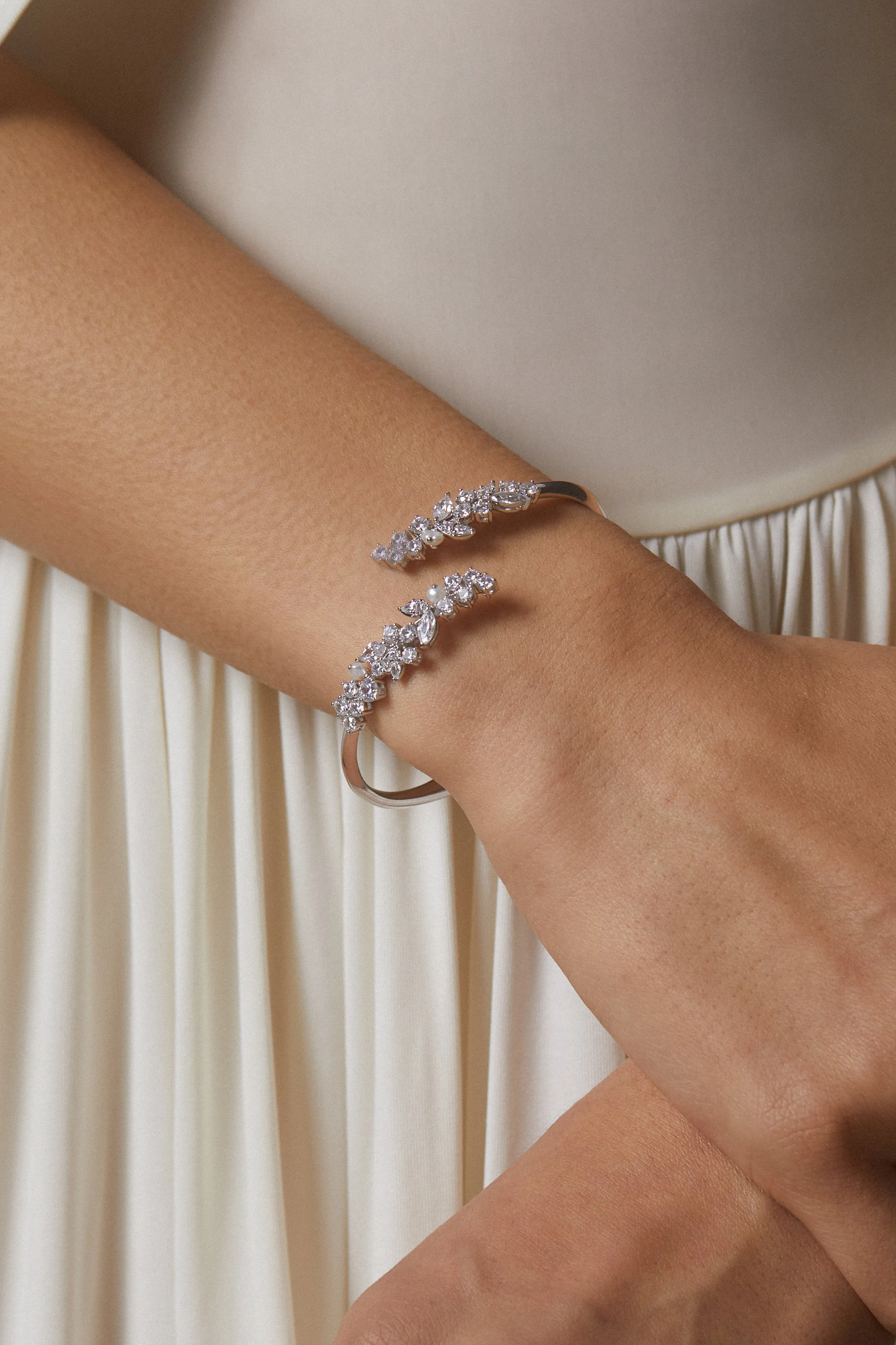 RAVISH LAUREL BYPASS BRACELET