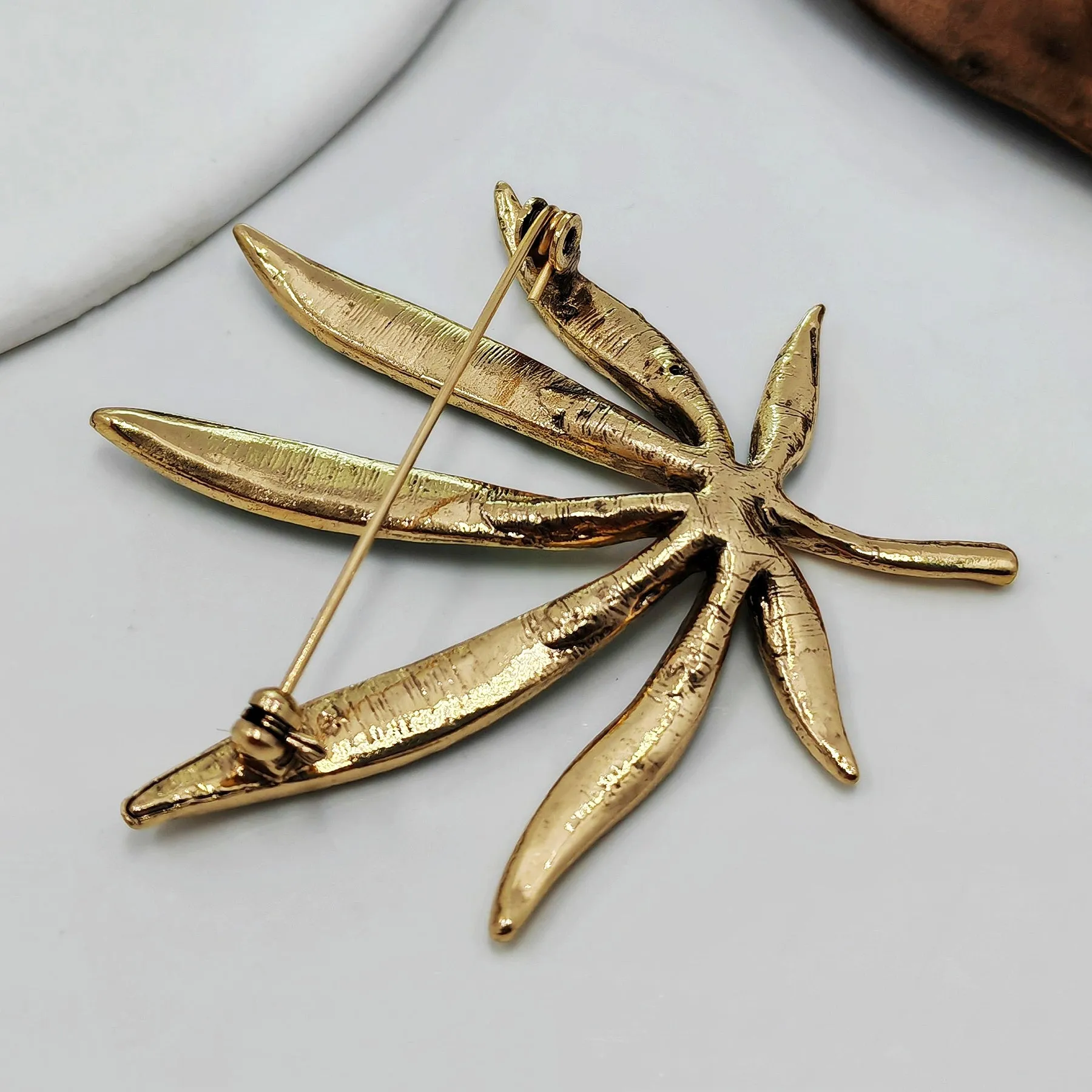 Retro Vintage Gold and Green Crystal Leaf Brooch Pin Chic Plant Jewelry