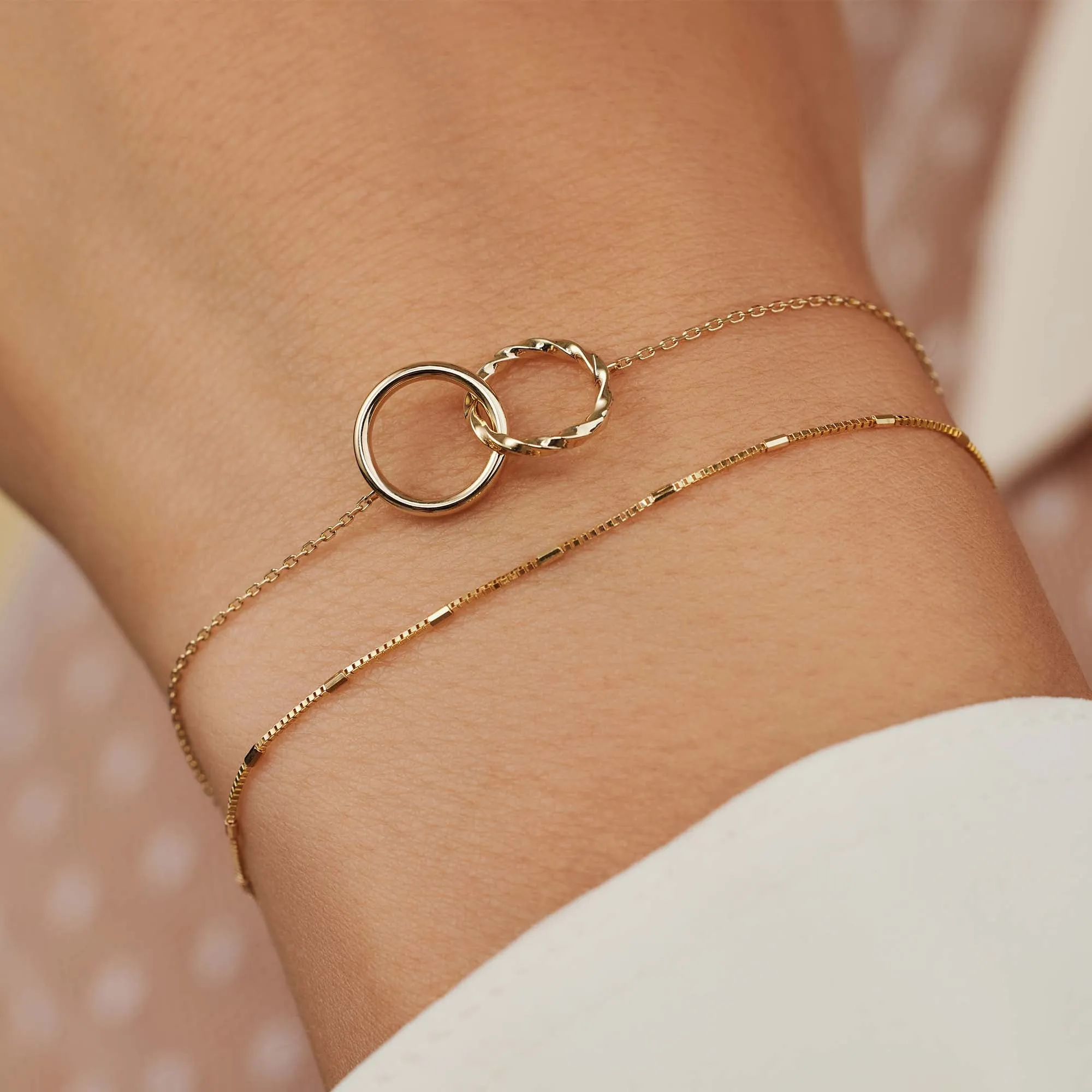 Rivoli Lisan 14 karat gold bracelet with twist