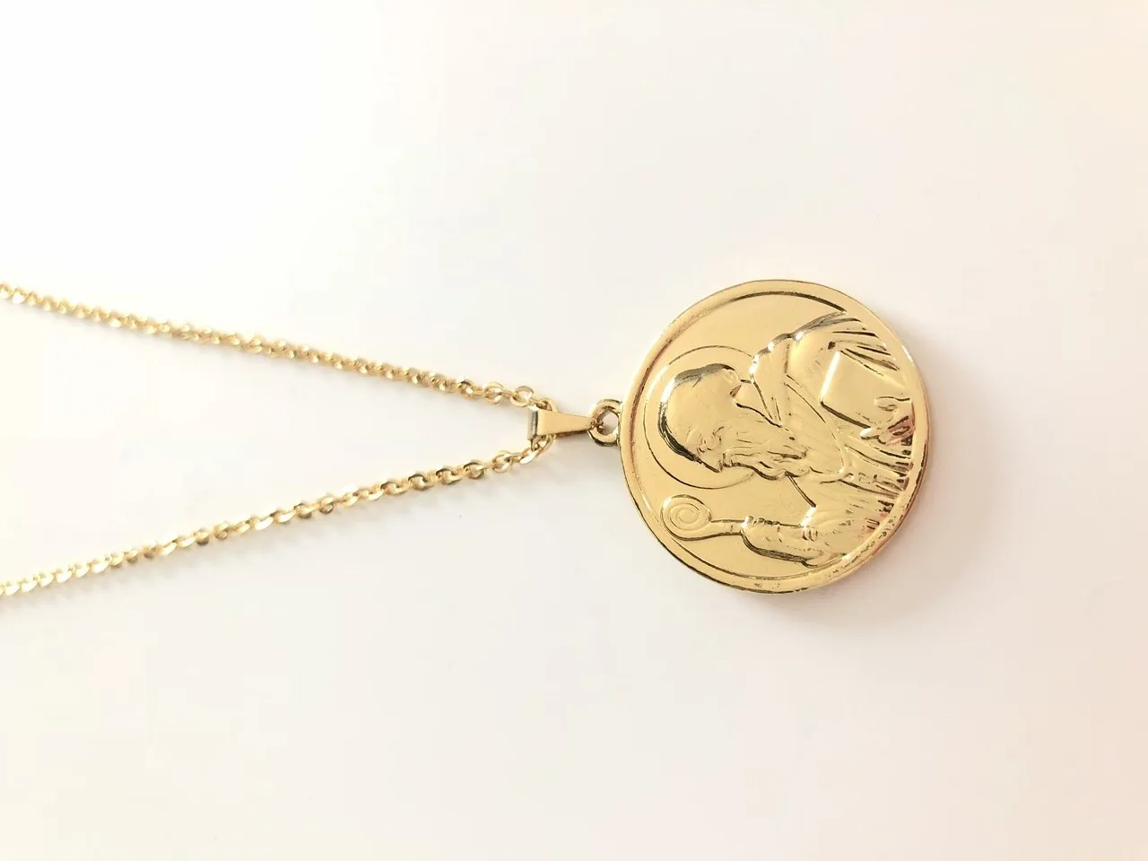 Round Saint Necklace