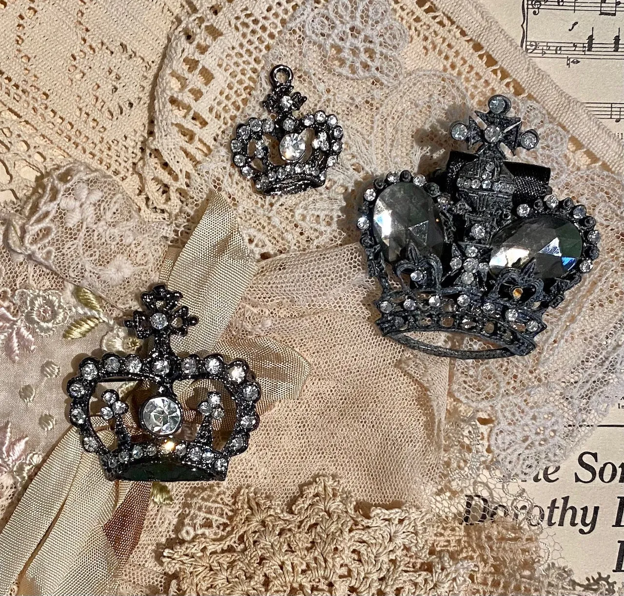 set of 3 crown brooches